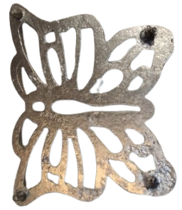 KELEBEK NİHALE ALUMİNYUM DOKUM KELEBEK FORMUNDA YAPILMIS  AYAKLI NİHALE MASA UZERİNE SICAK TABANLI 