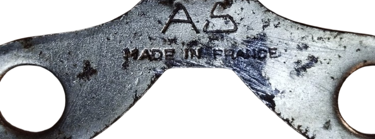 KONSERVE ACACAGI TENEKE KAPAGA BATIRILIP  MEKANİK OLARAK CEVRİLİR