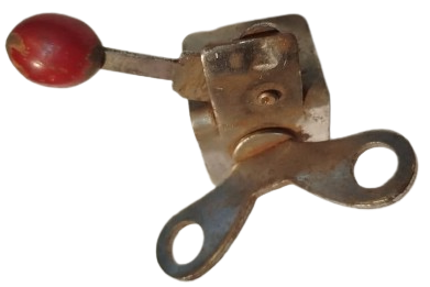 KONSERVE ACACAGI TENEKE KAPAGA BATIRILIP  MEKANİK OLARAK CEVRİLİR