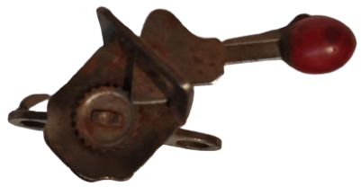 KONSERVE ACACAGI TENEKE KAPAGA BATIRILIP  MEKANİK OLARAK CEVRİLİR