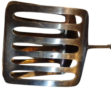 KEK PASTA BÖREK SUNUMUNDA KULLANILAN SERVİS MAŞASI IZGARA MOTİF GÜMÜŞ KAPLAMA 