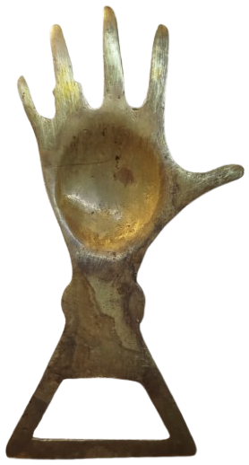 PİRİNC DOKUM SİSE KAPAK GOZOZ ACACAK EL SEKLİNDE OJELİ TIRNAKLAR VE PARMAGINDA TEK TAS YUZUK