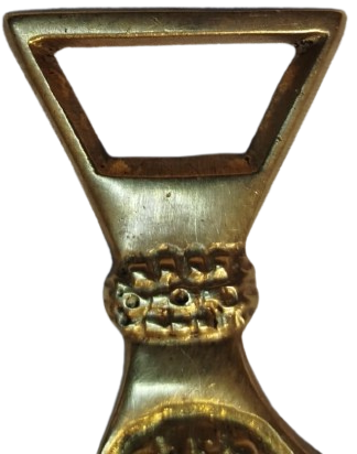 PİRİNC DOKUM SİSE KAPAK GOZOZ ACACAK EL SEKLİNDE OJELİ TIRNAKLAR VE PARMAGINDA TEK TAS YUZUK