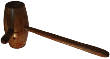 AHSAP SAPLI CEKİC FORMUNDA TASARLANMIS MASA UZERİ TUZLUK VEYA KARABİBERLİK