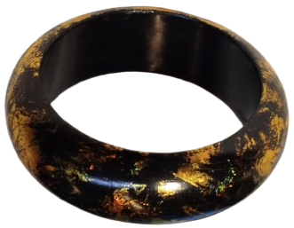  1970 VİNTAGE BİLEZİK AHSAP UZERİ LAKE KAPLAMA SİYAH ZEMİN UZERİ ALTIN İSLEME