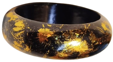  1970 VİNTAGE BİLEZİK AHSAP UZERİ LAKE KAPLAMA SİYAH ZEMİN UZERİ ALTIN İSLEME