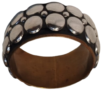  1970 VİNTAGE BİLEZİKPİRİN UZERİ SİHAH ZEMİN UZERİ YUVARLAK PARLAK KABARCIKLAR İSLEME