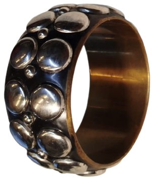  1970 VİNTAGE BİLEZİKPİRİN UZERİ SİHAH ZEMİN UZERİ YUVARLAK PARLAK KABARCIKLAR İSLEME