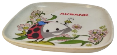 1970 AKBANK MELAMİN TABAK UZERİNDE UĞUR BÖCEĞİ MASCOT'U BULUNMAKTADIR.