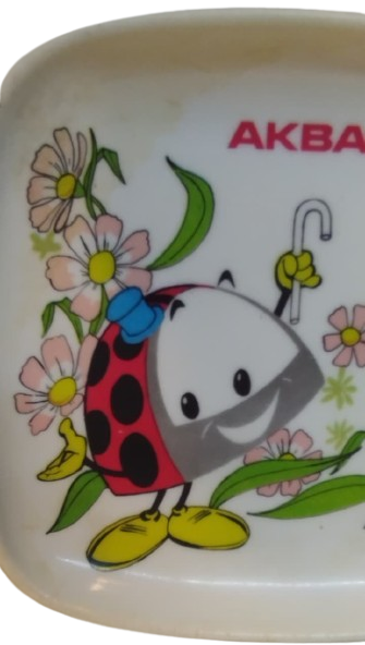 1970 AKBANK MELAMİN TABAK UZERİNDE UĞUR BÖCEĞİ MASCOT'U BULUNMAKTADIR.