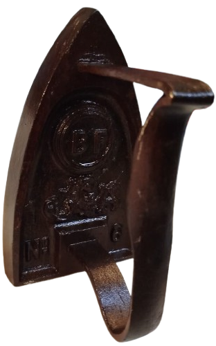 1800 B.F NO 6 DOKUM UTU SOBA KENARINDA KERTİKLERE VEYA YANAN KORKOMUR UZERİNDE ISITILARAK KULLANILAN