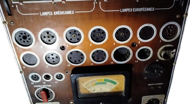 1950 CENTRAD MODEL 751 LAMPEMETRE DE SERVİCE,VAKUM TÜPÜ RADİO TV LAMBA TEST CİHAZI 