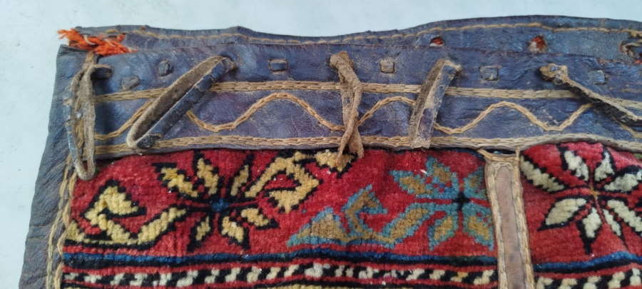 OSMANLI YORUK GOCER COBAN AZIK CANTASI DERİ VE KİLİMDEN HEYBE İCERSİNE YİYECEK KOYULUR EL YAPIM VE KOK BOYA