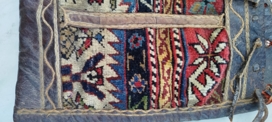 OSMANLI YORUK GOCER COBAN AZIK CANTASI DERİ VE KİLİMDEN HEYBE İCERSİNE YİYECEK KOYULUR EL YAPIM VE KOK BOYA