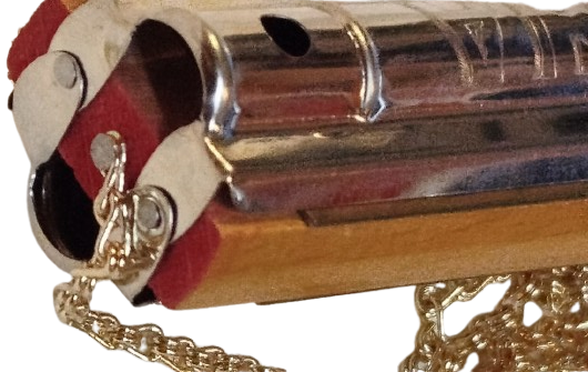 1950 VALENCİA HARMONIKA AHSAP METAL MIZIKA MARKASI UZERİNE KALEM İSİ İLE İSLENMİS