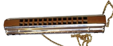 1950 VALENCİA HARMONIKA AHSAP METAL MIZIKA MARKASI UZERİNE KALEM İSİ İLE İSLENMİS