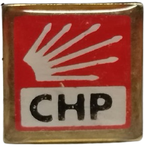 ALTI OK CHP KARE FORMDA CUMHURİYET HALK PARTİSİ PAPUCLU YAKA ROZETİ