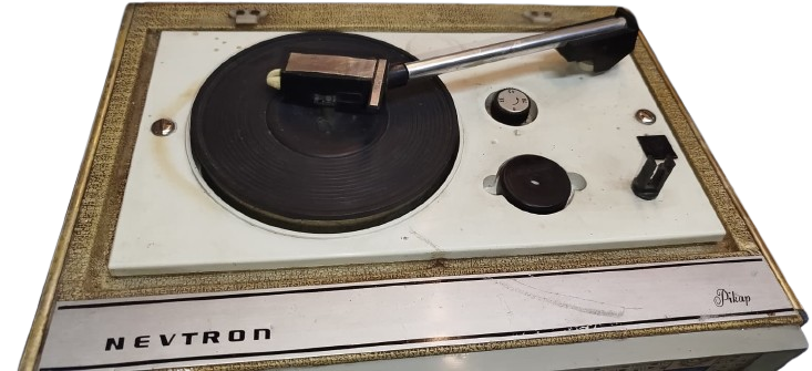 NEVTRON MEXİCO 70  SOLİD STADE CANTA PİLLİ CERYANLI PİKAP UST KAPAK ARKA KISMI CATLAKDIR