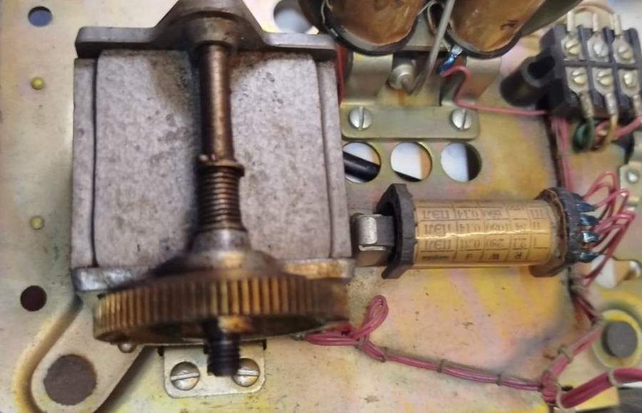 1950 ORİJİNAL SSCB MANYETOLU DUVAR TELEFONU - BAKALİT SİYAH - T.A.Ç. İŞARETLİ SOVYET DÖNEMİ