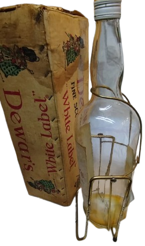 1960 1970 DÖNEMİ ORİJİNAL DEWAR’S WHITE LABEL 5 LİTRE BOS DEV CAM ŞİŞE METAL SALINCAKLI AYAK KARTON KUTUSU İLE