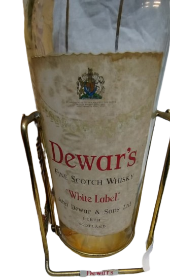 1960 1970 DÖNEMİ ORİJİNAL DEWAR’S WHITE LABEL 5 LİTRE BOS DEV CAM ŞİŞE METAL SALINCAKLI AYAK KARTON KUTUSU İLE
