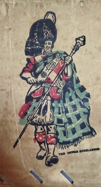 1960 1970 DÖNEMİ ORİJİNAL DEWAR’S WHITE LABEL 5 LİTRE BOS DEV CAM ŞİŞE METAL SALINCAKLI AYAK KARTON KUTUSU İLE