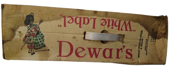 1960 1970 DÖNEMİ ORİJİNAL DEWAR’S WHITE LABEL 5 LİTRE BOS DEV CAM ŞİŞE METAL SALINCAKLI AYAK KARTON KUTUSU İLE