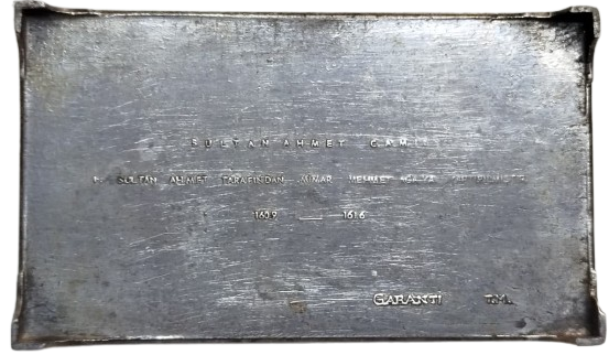 1960 DÖNEMİ GARANTİ ALÜMİNYUM DÖKÜM SULTANAHMET KABARTMALI KUTU ORİJİNAL KAPAĞI VE YAZISI İLE NADİR