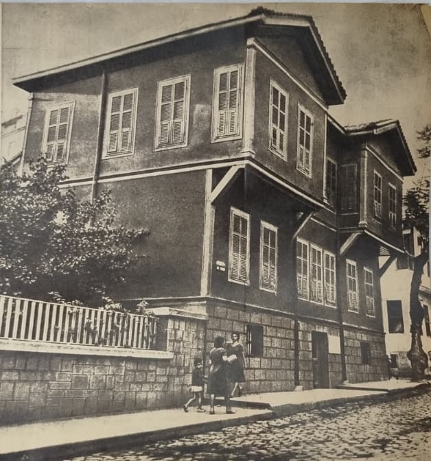 FOTOĞRAFLARLA ATATÜRK FOTOĞRAFLARLA İSTİKLAL SAVAŞI KAHRAMANLARI ALBÜMÜ HAYAT DERGİSİ