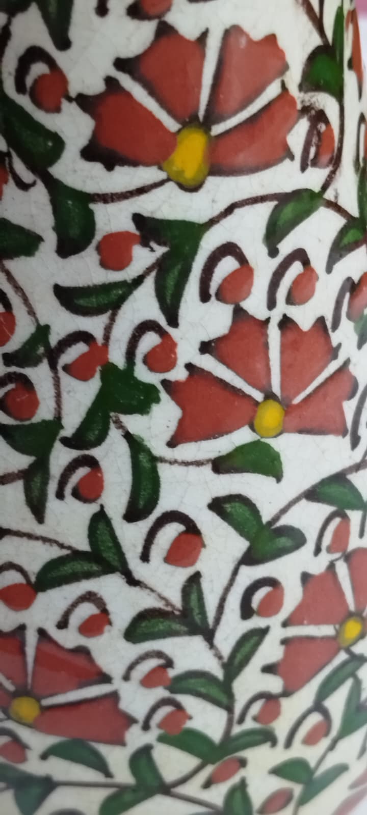 1920-1940 DÖNEMİ KÜTAHYA EL ÇİZİM KARANFİL DESENLİ ÇİNİ VAZO TAMAMEN EL BOYAMA  NADİR