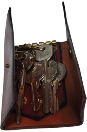 1970 HAKİKİ VİSNE BORDO RENKDE DERİ ANAHTARLIK 6 MANDALLI  ANAHTAR TAKMALI