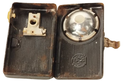 METAL YASSI PİL İLE CALISAN MERCEK CAMLI EL FENERİ