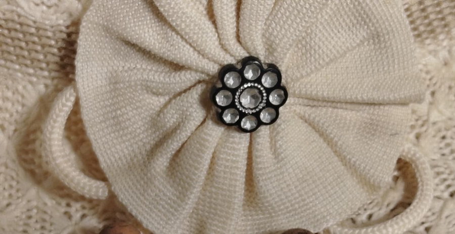 1960 BAYAN SAPKA İNCE VE KALİTELİ ÖRGÜ DOKUSU PARLAK DEGERLİ  TAŞ SÜSLEMELİ