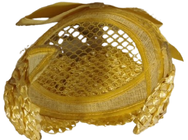 1940  VINTAGE RAFFIA (PALMİYE LİFİ) VEYA STRAW (SAMAN) PİLLBOX FASCINATOR TİPİ BAYAN ŞAPKASIDIR.