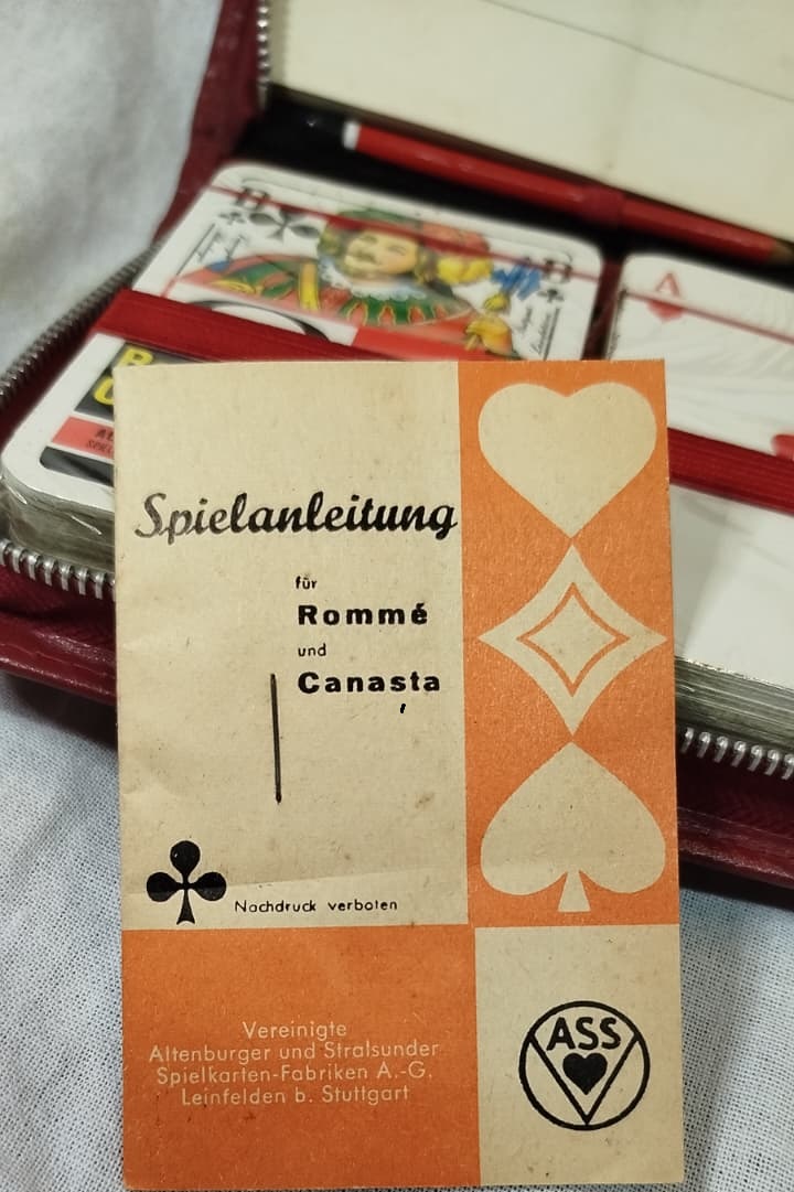 KENDİ CANTASINDA KALEM DEFTER 2 DESTE ACILMAMIS İSKANBİL KART BRIC OYUNU TARİFİ ALMAN MALI