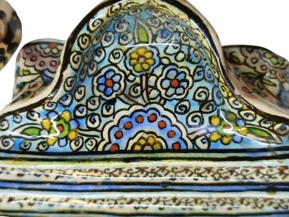 1930 KUTAHYA CİNİ TAMAMI ERMENİ USTA EL  HACI MİNYAS YAPIM EL BOYAMA KUSLU HOKKA TAKIMI