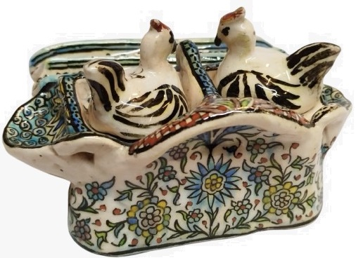 1930 KUTAHYA CİNİ TAMAMI ERMENİ USTA EL  HACI MİNYAS YAPIM EL BOYAMA KUSLU HOKKA TAKIMI