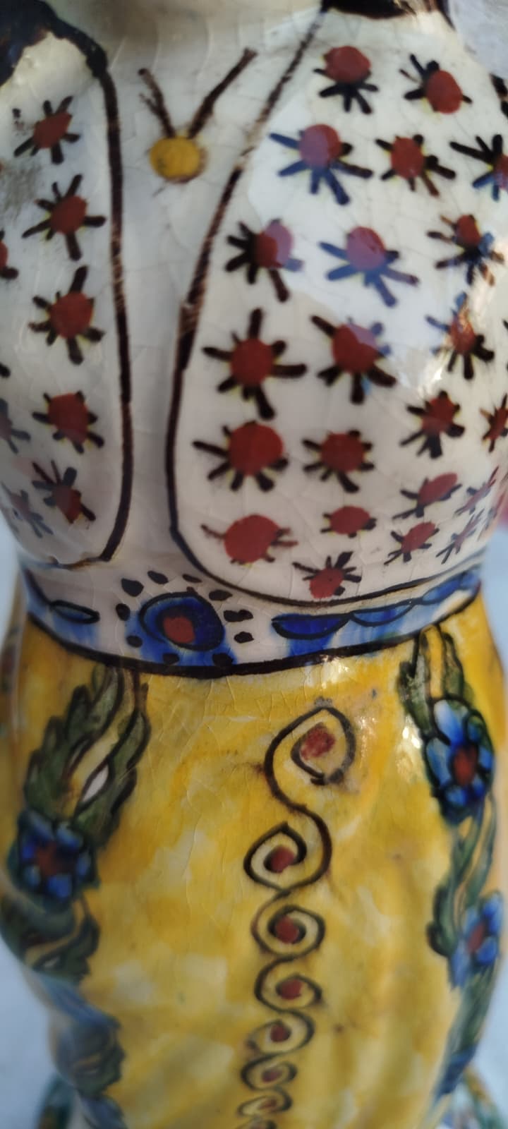 1950 ANADOLUDA OMUZUNDA SU TASIYAN YORESEL KIYAFETLİ KOYLU KADINI ERMENİ USTA  HACI MİNYAS İSİ