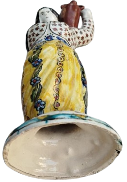 1950 ANADOLUDA OMUZUNDA SU TASIYAN YORESEL KIYAFETLİ KOYLU KADINI ERMENİ USTA  HACI MİNYAS İSİ