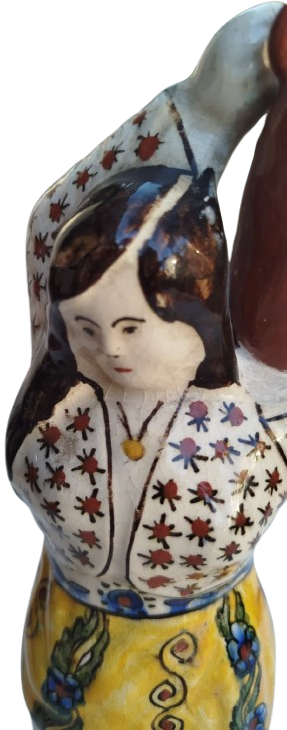 1950 ANADOLUDA OMUZUNDA SU TASIYAN YORESEL KIYAFETLİ KOYLU KADINI ERMENİ USTA  HACI MİNYAS İSİ