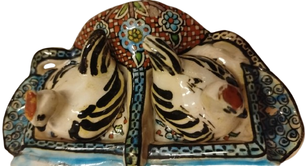 1930 KUTAHYA CİNİ TAMAMI ERMENİ USTA EL  HACI MİNYAS YAPIM EL BOYAMA KUSLU HOKKA TAKIMI