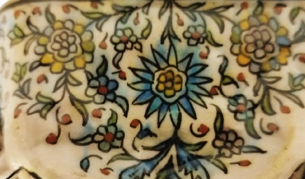 1930 KUTAHYA CİNİ TAMAMI ERMENİ USTA EL  HACI MİNYAS YAPIM EL BOYAMA KUSLU HOKKA TAKIMI