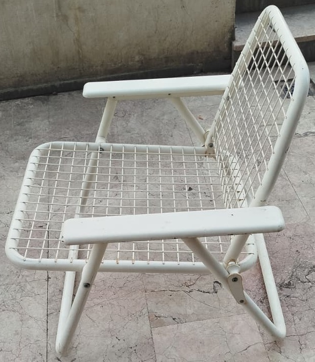 1950 VİNTAGE ORTA YÜZYIL MODERN (MID-CENTURY MODERN) TARZDA, AÇILIR KAPANIR METAL BAHÇE  BALKON KOLTUĞU (BEYAZ METAL ÖRGÜ TASARIM)