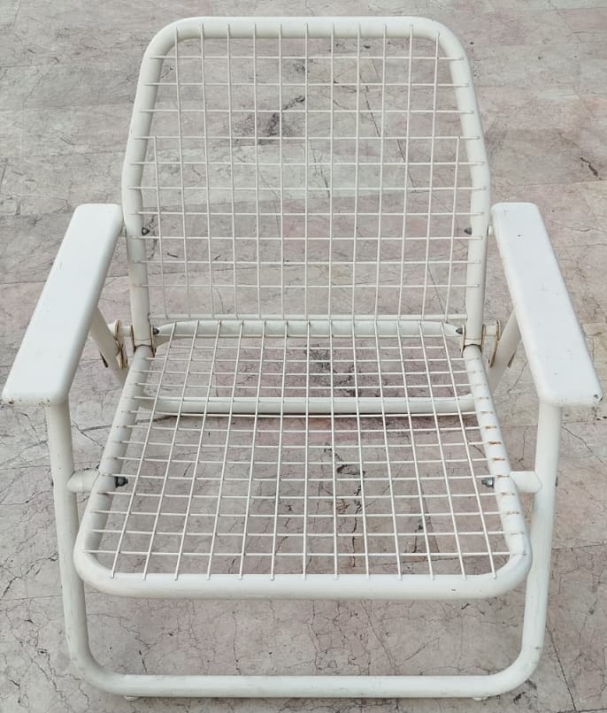 1950 VİNTAGE ORTA YÜZYIL MODERN (MID-CENTURY MODERN) TARZDA, AÇILIR KAPANIR METAL BAHÇE  BALKON KOLTUĞU (BEYAZ METAL ÖRGÜ TASARIM)