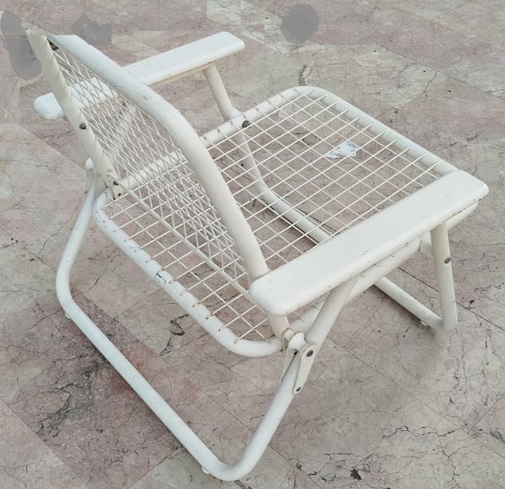 1950 VİNTAGE ORTA YÜZYIL MODERN (MID-CENTURY MODERN) TARZDA, AÇILIR KAPANIR METAL BAHÇE  BALKON KOLTUĞU (BEYAZ METAL ÖRGÜ TASARIM)