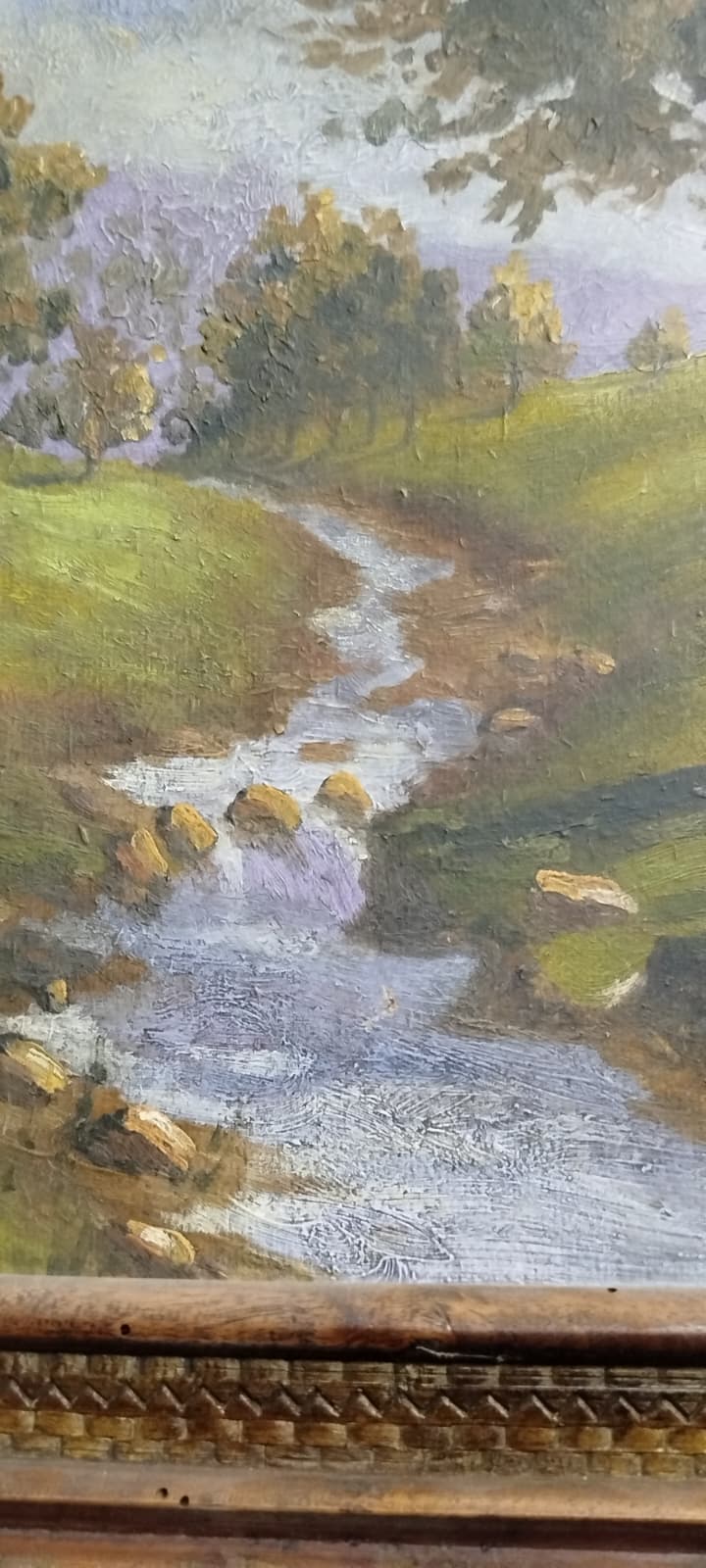1929 H FİKRİ İMZALI, EL OYMA ÇERÇEVELİ, DOKULU YAĞLI BOYA AKARSU MANZARASI TABLO  KOLEKSİYONLUK SANAT ESERİ)