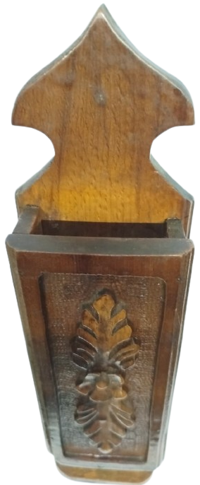 1950 EL OYMASI AHŞAP BİR KİBRİT MUHAFAZA KUTUSUDUR (KİBRİTLİK)  CEVİZ 