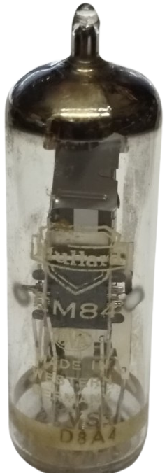 1960 MULLARD EM84 GOZ LAMBASI TUNING (AYAR) TÜPÜDÜR TÜP ÇALIŞTIĞINDA ÖN YÜZEYİNDE YEŞİL BİR IŞIK YANAR.