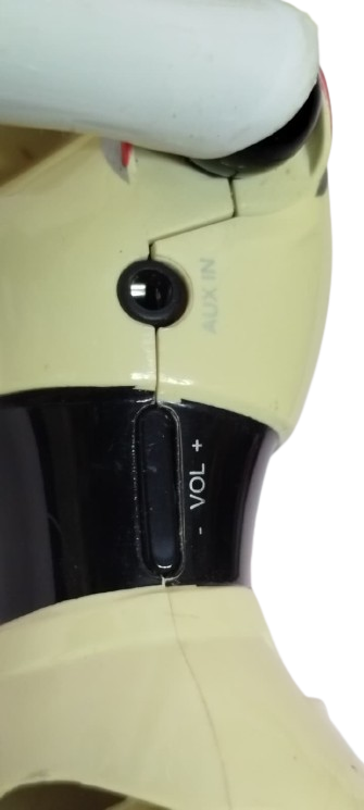 2011 ARCELİK CELİKNAZ ROBOT ÇELİK'İN EŞİ OLAN ÇELİKNAZ'DIR  ÜNLÜ OYUNCU SİNEM KOBAL HAYAT VERMİŞTİR 