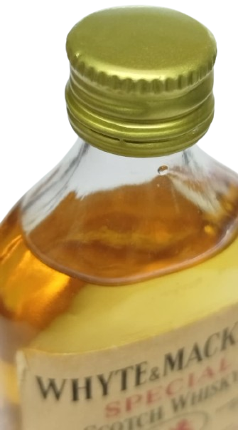 MİNYATUR İCKİ SİSE İCERSİ DOLU  İSKOÇ VİSKİ ÜRETİCİSİ WHYTE & MACKAYS BLENDED (HARMAN) SCOTCH WHISKY 